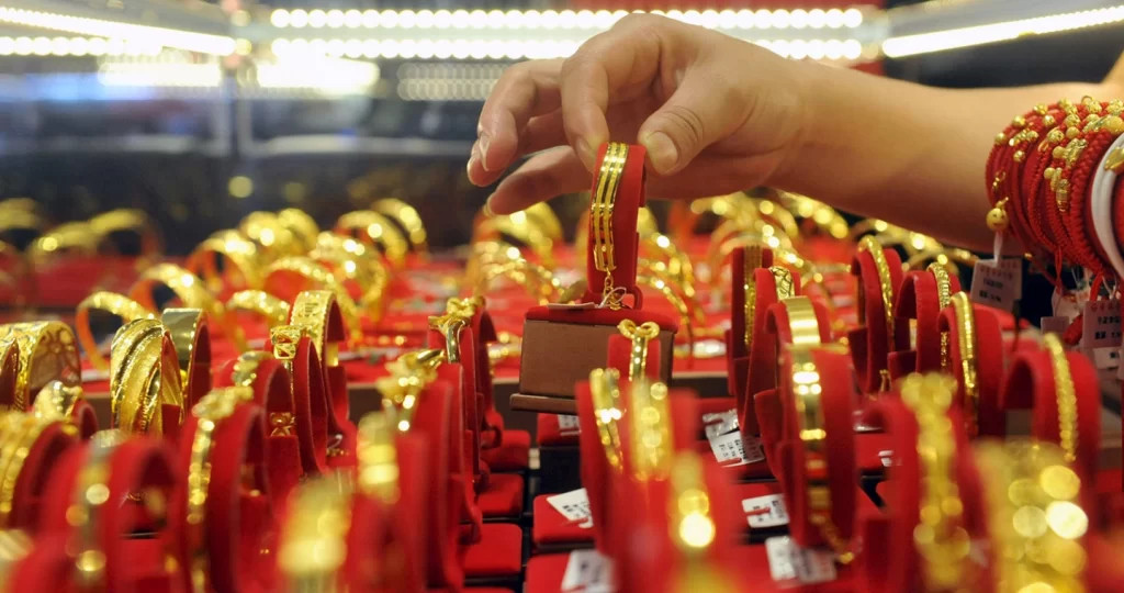 बुधबार प्रतितोला २१ सय रुपैयाँले घट्यो सुनको मूल्य, चाँदी कतिमा हुँदैछ कारोबार ?