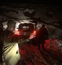 हिउँमा फसेका यात्रुलाई सुरक्षाकर्मीद्धारा उद्धार