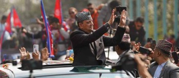 काठमाडौं आइपुगे पूर्वराजा विमानस्थलमा समर्थकको स्वागत