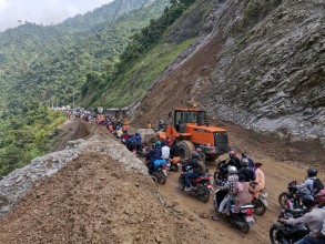 नारायणघाट-बुटवल सडकको दाउन्ने सडक खण्ड अवरुद्ध