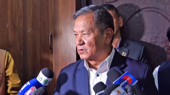 सञ्चारमन्त्री गुरुङको निवासमा प्रदर्शनकारीले गरे आगजानी