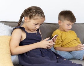 १२ वर्षअघि स्मार्टफोन दिनु हानिकारक: एक अध्ययन