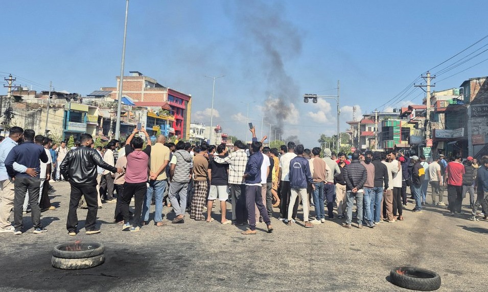 बाराको सिमरामा आज पनि  जेनजी युवाको प्रदर्शन