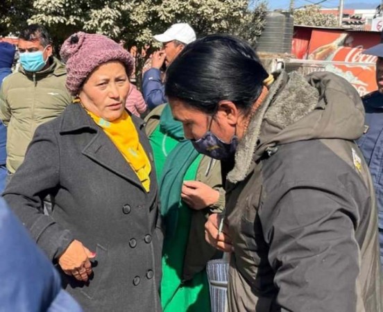 बम्जनलाई भेट्न पूर्वराज्यमन्त्री यशोदा लामा सीआईबी कार्यालयमा