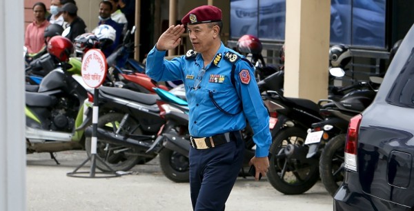 निवर्तमान आईजीपी चन्द्रकुवेर खापुङलाई विदेश भ्रमण र उपत्यका छाड्न रोक