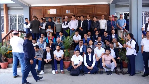 सामान्य प्रशासन मन्त्रालयमा कर्मचारीको धर्ना