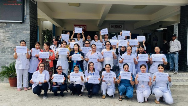 निजी अस्पतालमा नर्सको श्रम शोषण बन्द गर्न माग गर्दै प्रदर्शन