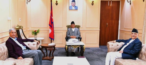 तीन शीर्ष नेताहरू आजपनि संसदको अवरोध हटाउनेबारे छलफल गर्दै