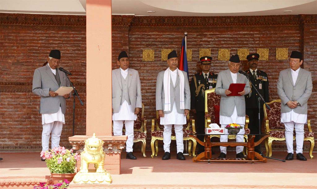 ज्येष्ठ सदस्य अर्जुननरसिंह केसीले लिए प्रतिनिधि सभाको शपथ