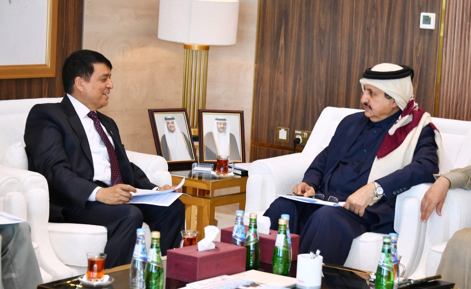 कतार चेम्बरका अध्यक्ष शेख खलिफा बिन जासिम बिन मोहम्मद अल थानी र चन्द्र ढकालबीच भेटवार्ता