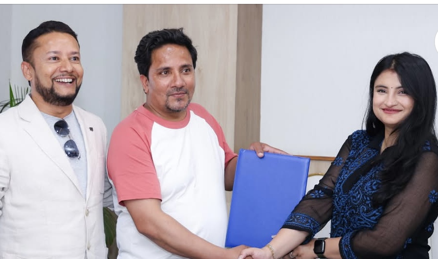 ‘कमेडी दरबार’ अब अमेरिकातिर….
