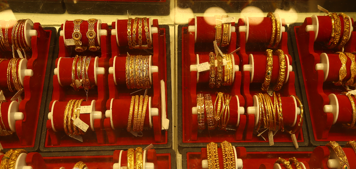 बिहीबार प्रतितोला सात सयले रूपैयाँले बढ्यो सुनको मूल्य