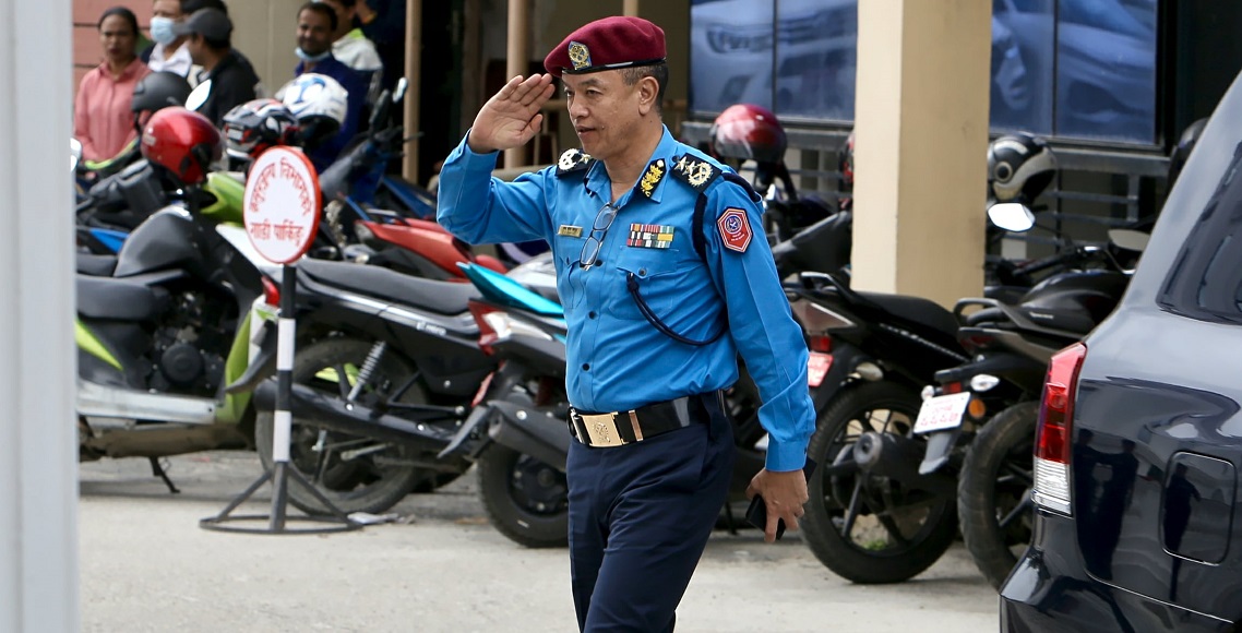 निवर्तमान आईजीपी चन्द्रकुवेर खापुङलाई विदेश भ्रमण र उपत्यका छाड्न रोक