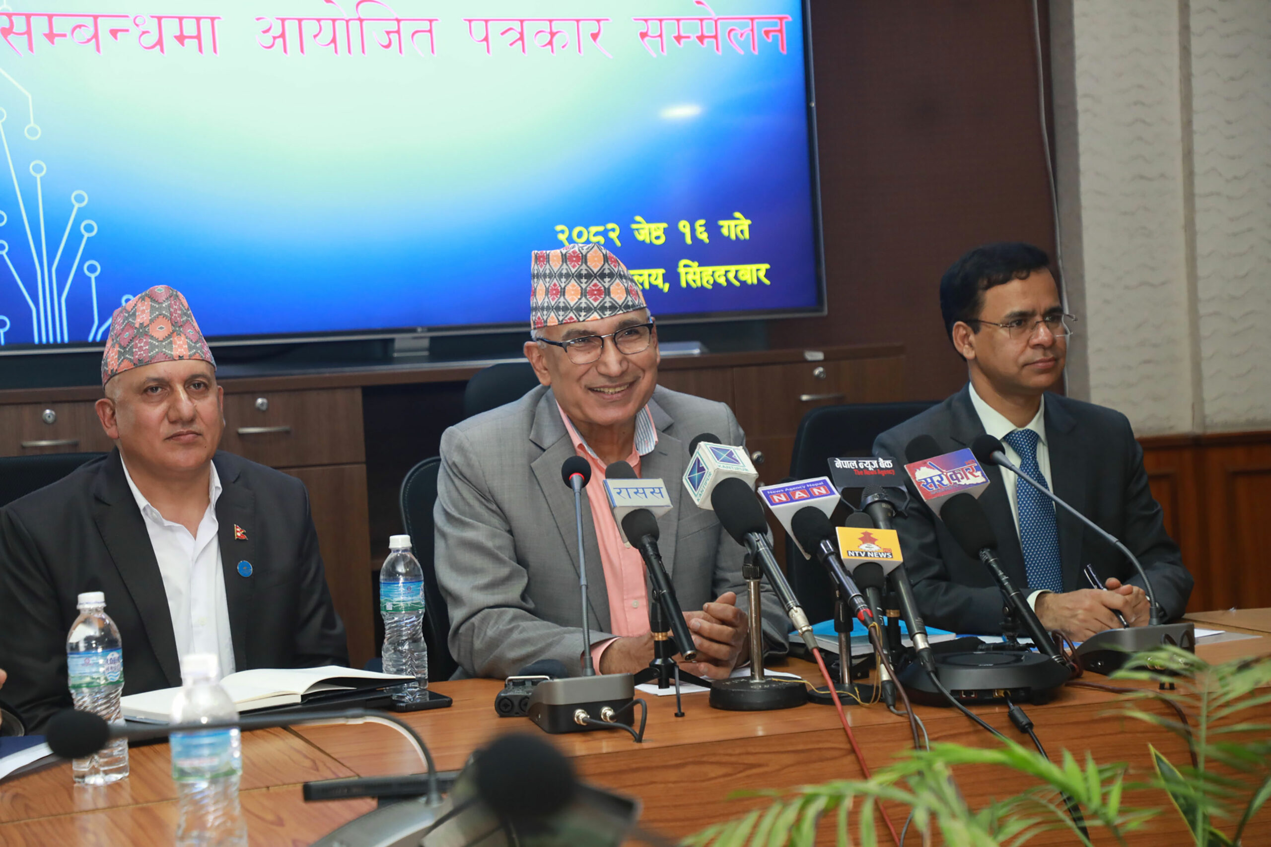 बजेट कार्यान्वयन हुनेमा शङ्का नगर्न अर्थमन्त्री पौडेलको आग्रह